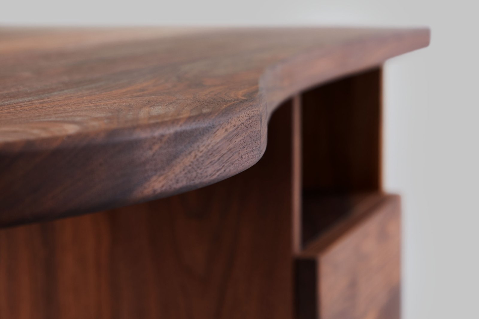 Desk Walnut detail, handcrafted by Szimpel Woodwork Edinburgh