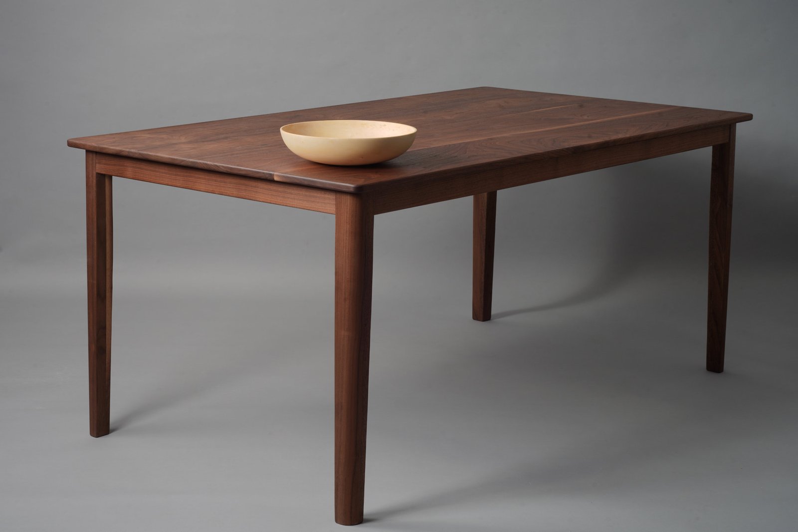 Dining Table Walnut detail, handcrafted by Szimpel Woodwork Edinburgh